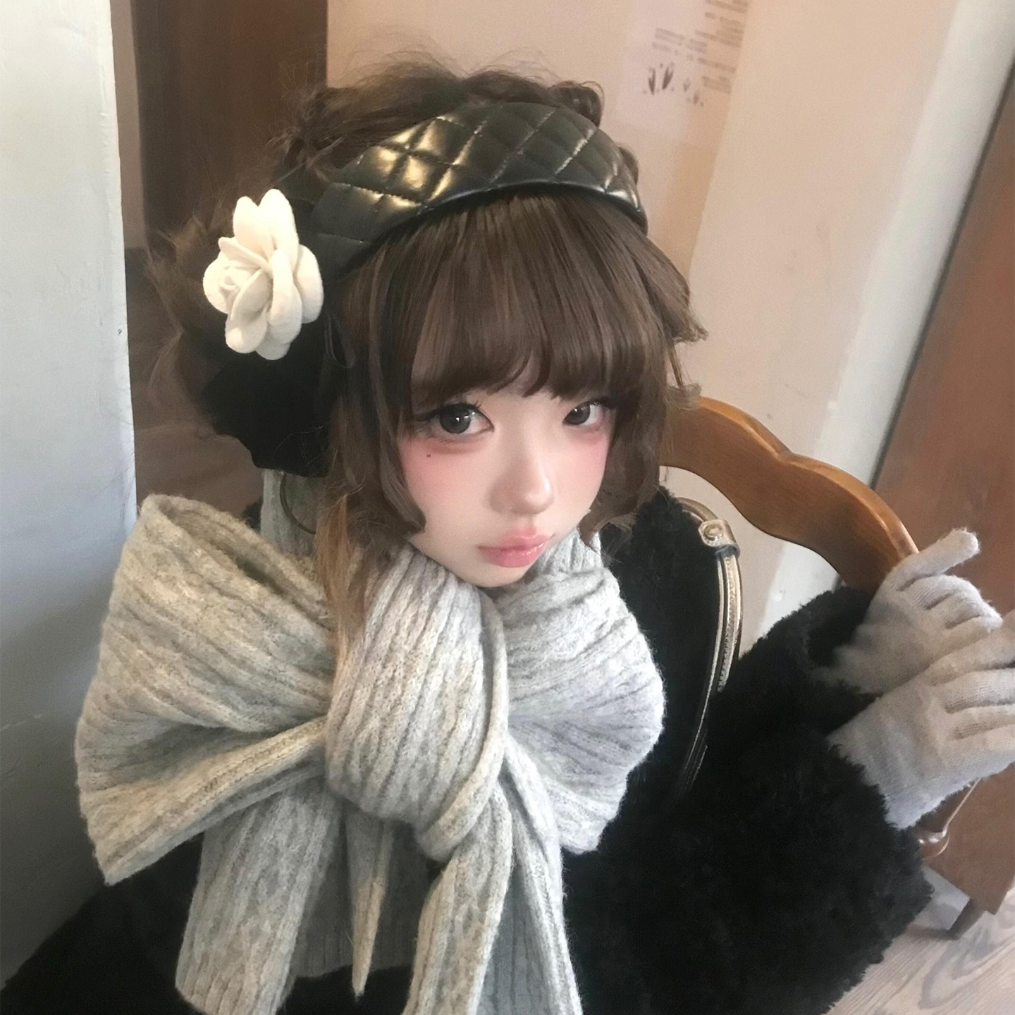 清冷感~山茶花菱格皮质宽边发箍