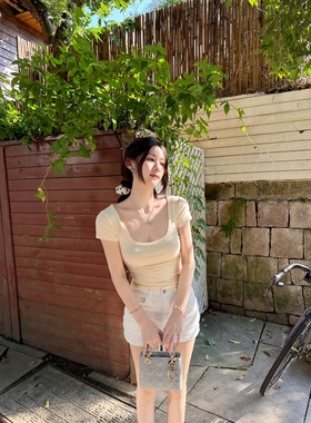 【Dear zhazha】甜系可露丽~奶黄色纯欲修身大U领低方领短袖T恤