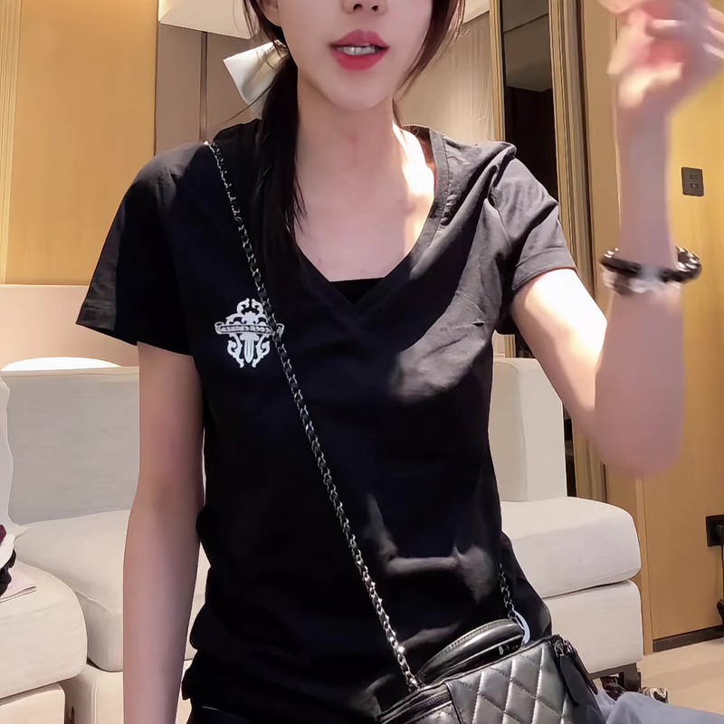 印花V领短袖T恤女夏季小众设计感修身显瘦简约百搭上衣潮