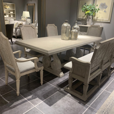 美式轻奢建筑实木餐桌