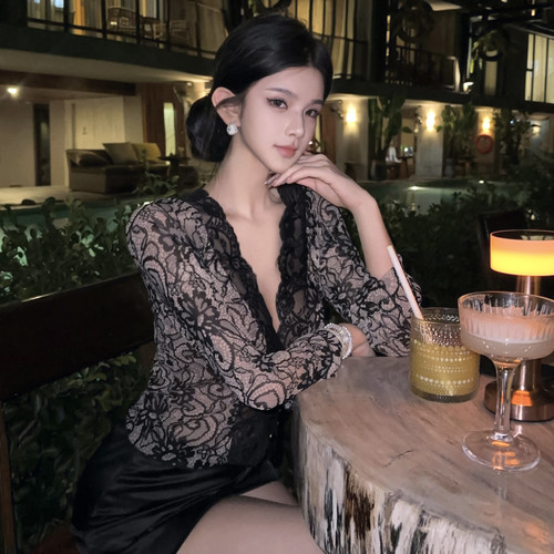 夏媛深V长袖蕾丝显瘦御姐上衣