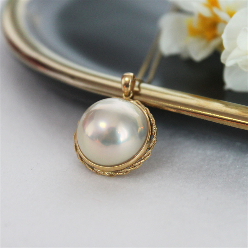 18K金高亮泽海水马贝珍珠吊坠项链精致甜美麻花厚金镶嵌送礼正品