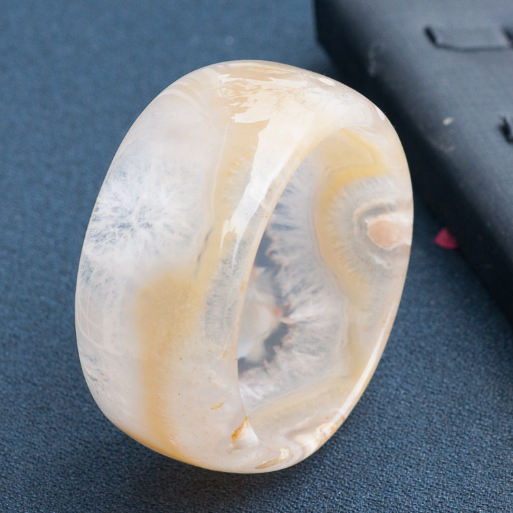 天然樱花玛瑙宽版手镯
