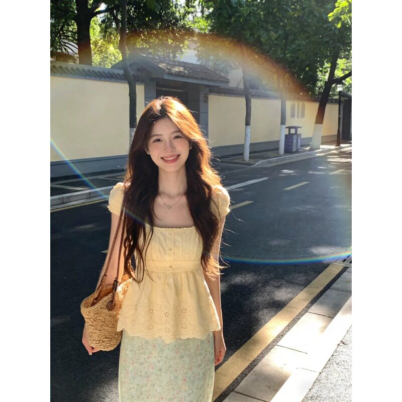 法式甜美收腰显瘦绣花T恤女夏季2026新款洋气减龄泡泡袖方领上衣