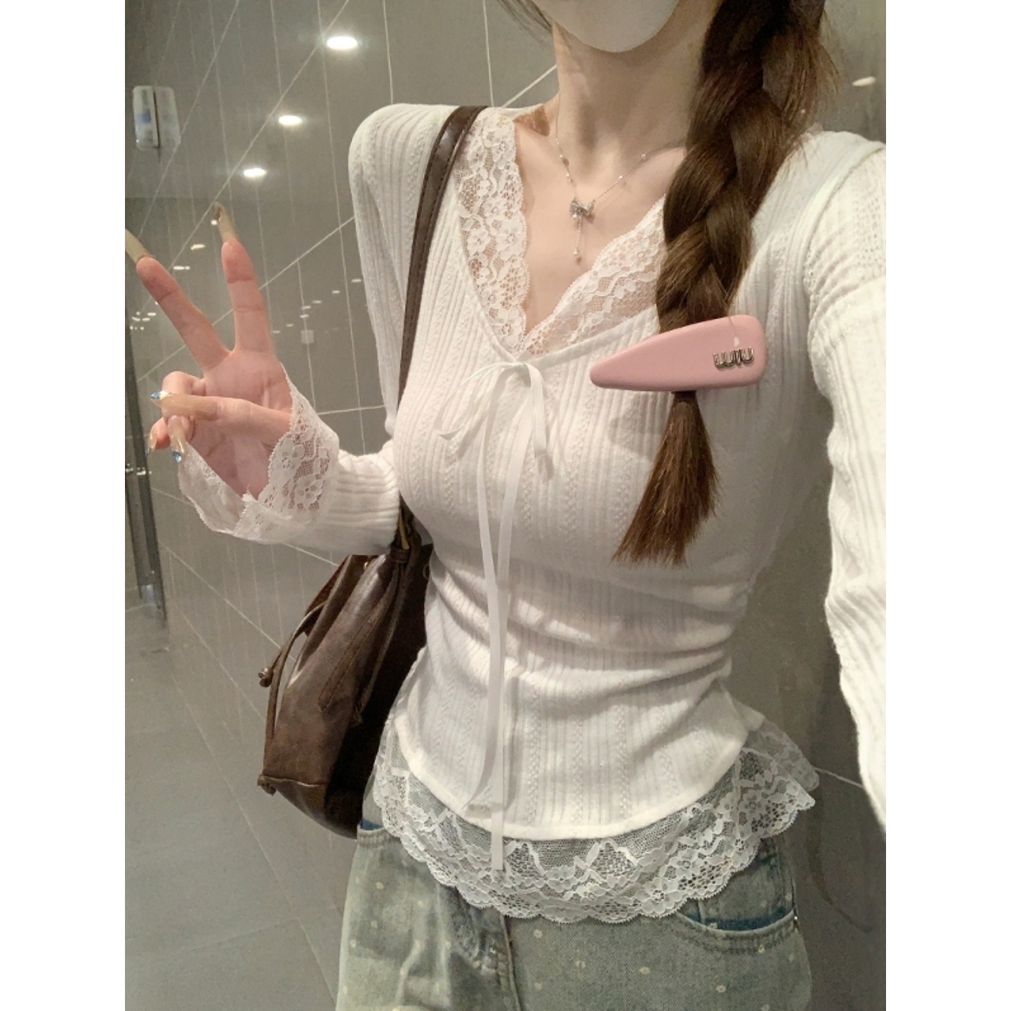 设计感小众蕾丝拼接V领长袖T恤女