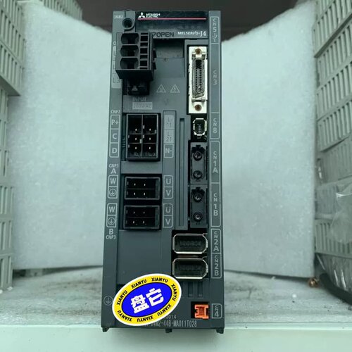 售前询价驱动器 MR-J4W2-44B-MA011T028实物