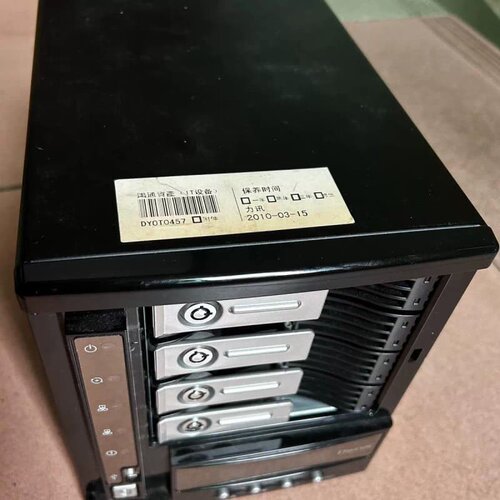 售前询价色卡司 Thecus N4100PRO 成色如图 图爲实物