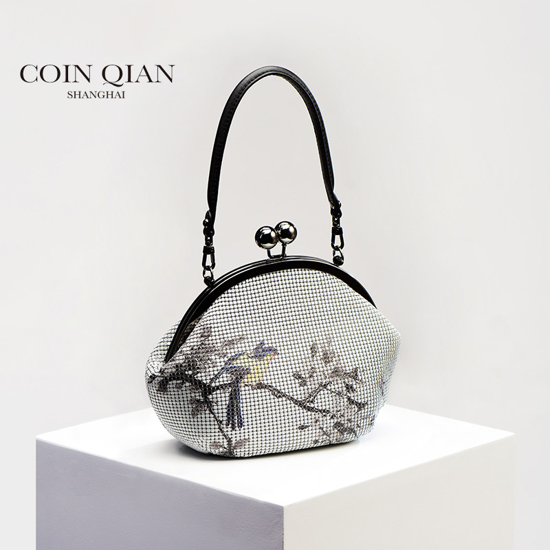 CoinQian花鸟铝片印花小圆包 2019新款手提包女 复古旗袍口金包包