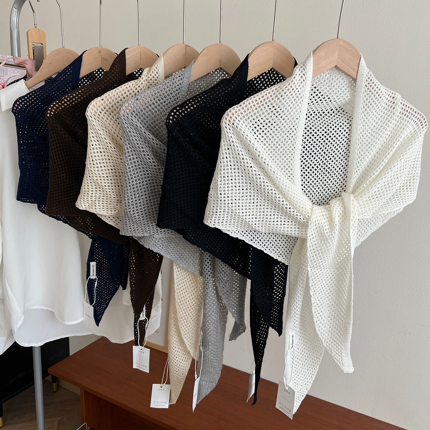 韩版纯色镂空针织三角巾披肩女外搭夏季防晒高级感叠穿腰封屁帘女