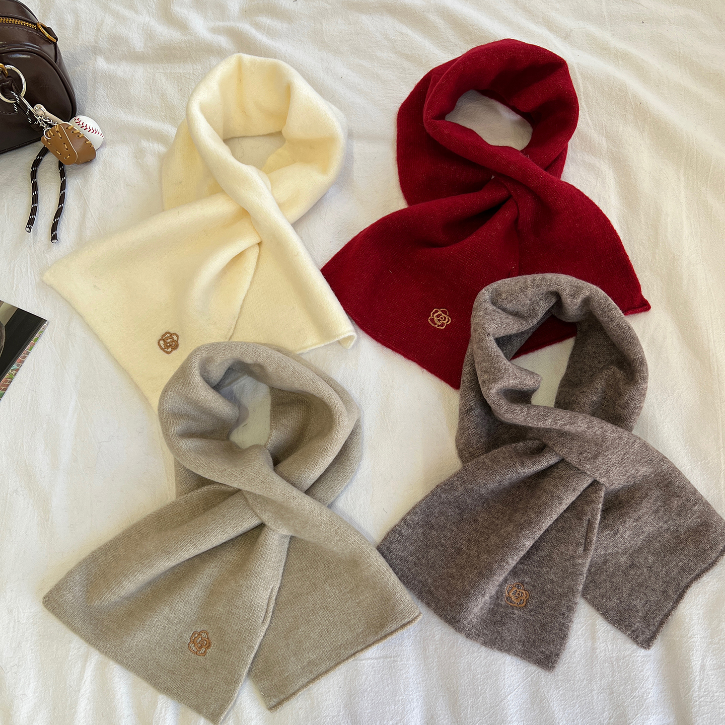 柔软舒适纯色穿插羊绒小围巾女秋冬高品质精致绣花围脖护颈送妈妈