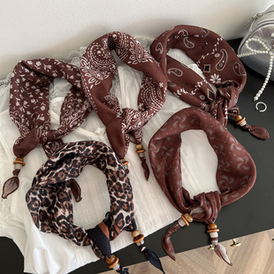 美拉德棕色豹纹腰果花系脖丝巾女春夏款 复古串珠项链小领巾三角巾