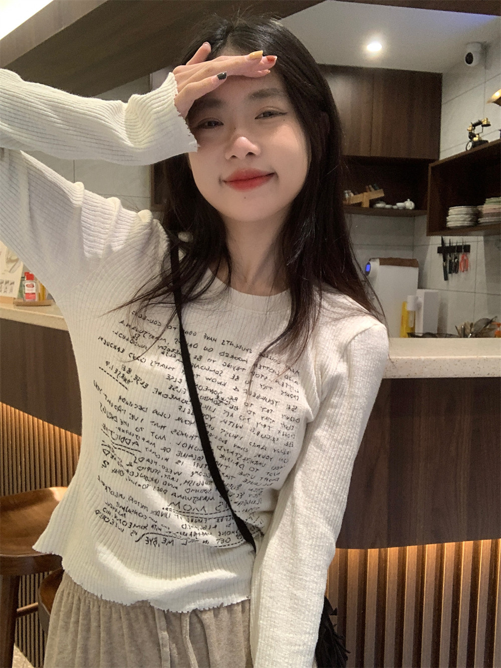 甜辣风正肩长袖字母印花T恤女秋季小众修身显瘦短款白色打底上衣,女装/女士精品,T恤,淘宝优惠券,粉丝福利购,淘宝优惠卷