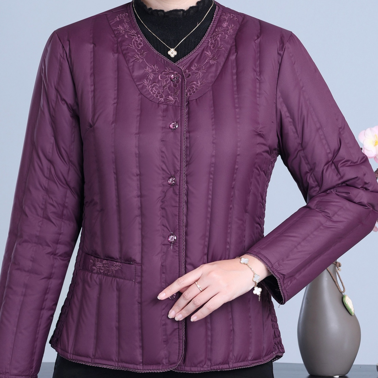 2025秋冬新款女短款轻薄圆领内搭中老年妈妈羽绒服内胆保暖外套