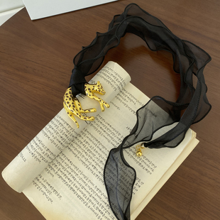 复古黑金豹子吊坠项链女高级感轻奢小众设计choker丝巾配饰秋冬