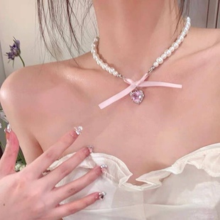 在逃公主粉色蝴蝶结爱心珍珠项链女小众设计感轻奢百搭法式锁骨链