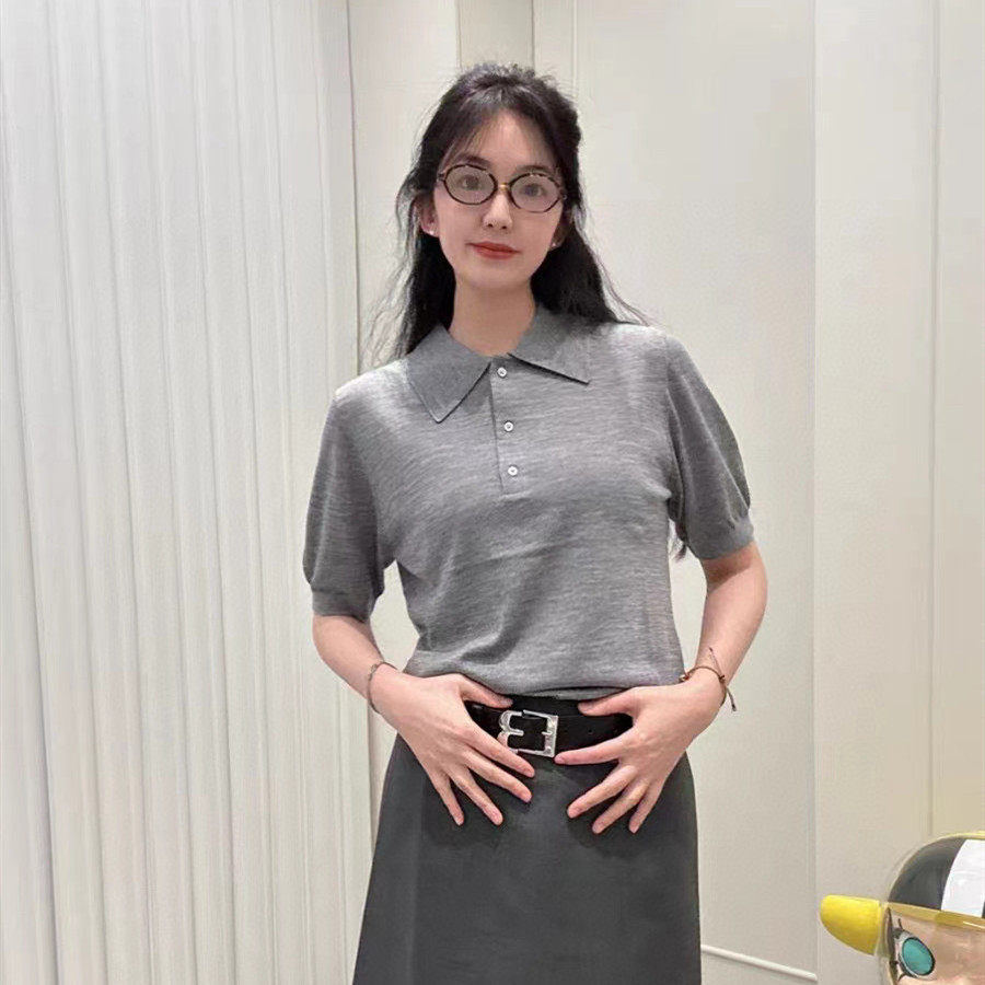 여성을위한 디자이너 브랜드 기질 캐시미어 반팔 폴로 셔츠 2024 새로운 스타일 편안한 허리 허리 게으른 탑 트렌드