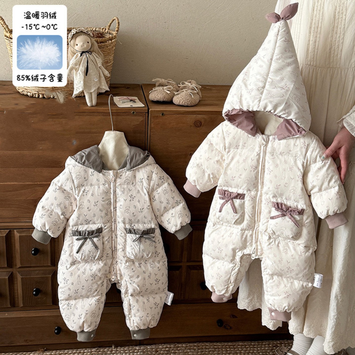婴儿羽绒服连体衣秋冬女宝宝满月百天公主碎花连帽白鸭绒哈衣外套