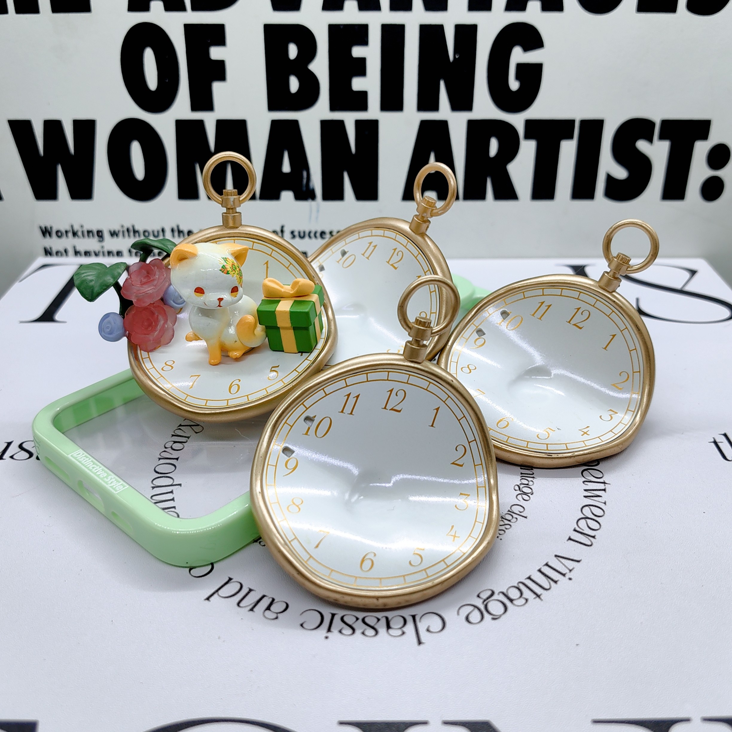 散货 金边爱丽丝时钟 质感很好哦 DIY奶油胶滴胶配件 微景观摆件