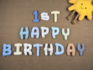 成品定制英文生日字母布艺装饰男女宝宝周岁满月百日宴婚礼布置