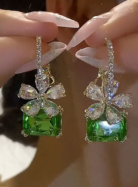 2025年新款绿色耳环气质名媛高级感轻奢镶钻耳坠锆石水晶耳扣银针