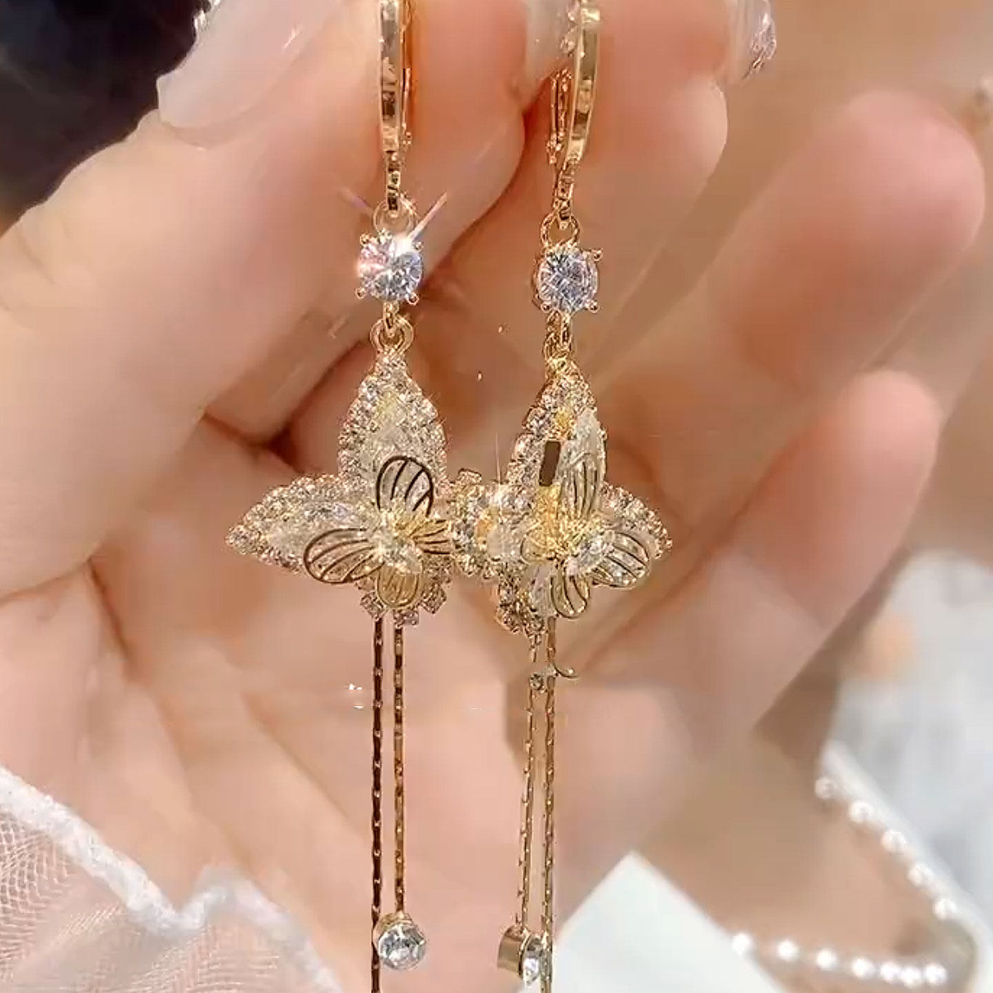 银色微透蝴蝶结长款金色耳环