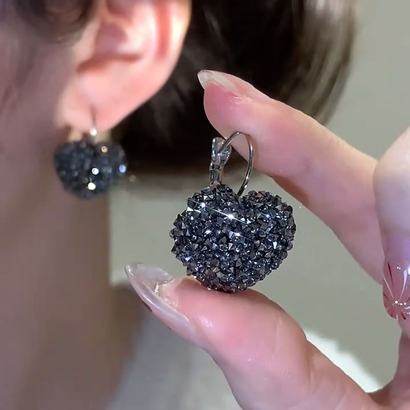 2025年新款黑色满钻爱心耳环