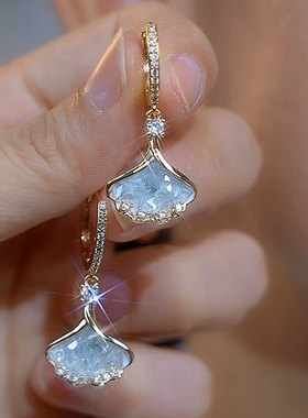 2025年新款轻奢高级感蓝色银杏叶耳环女气质百搭法式耳扣时尚耳饰