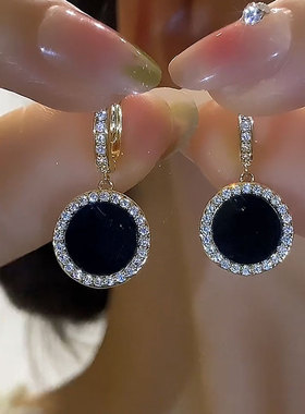 精致百搭黑色圆片闪钻耳环2025年新款复古小众设计高级感耳扣耳饰