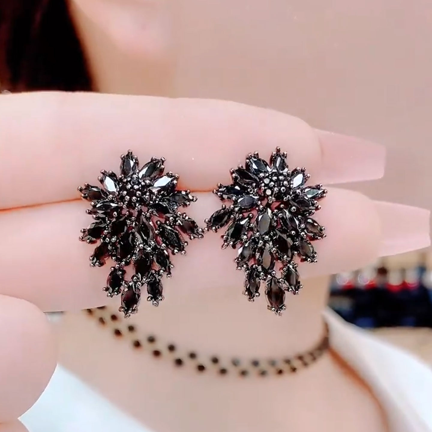 重工夸张造型黑色锆石耳钉显气质女神范耳环轻奢高级感流行耳饰女