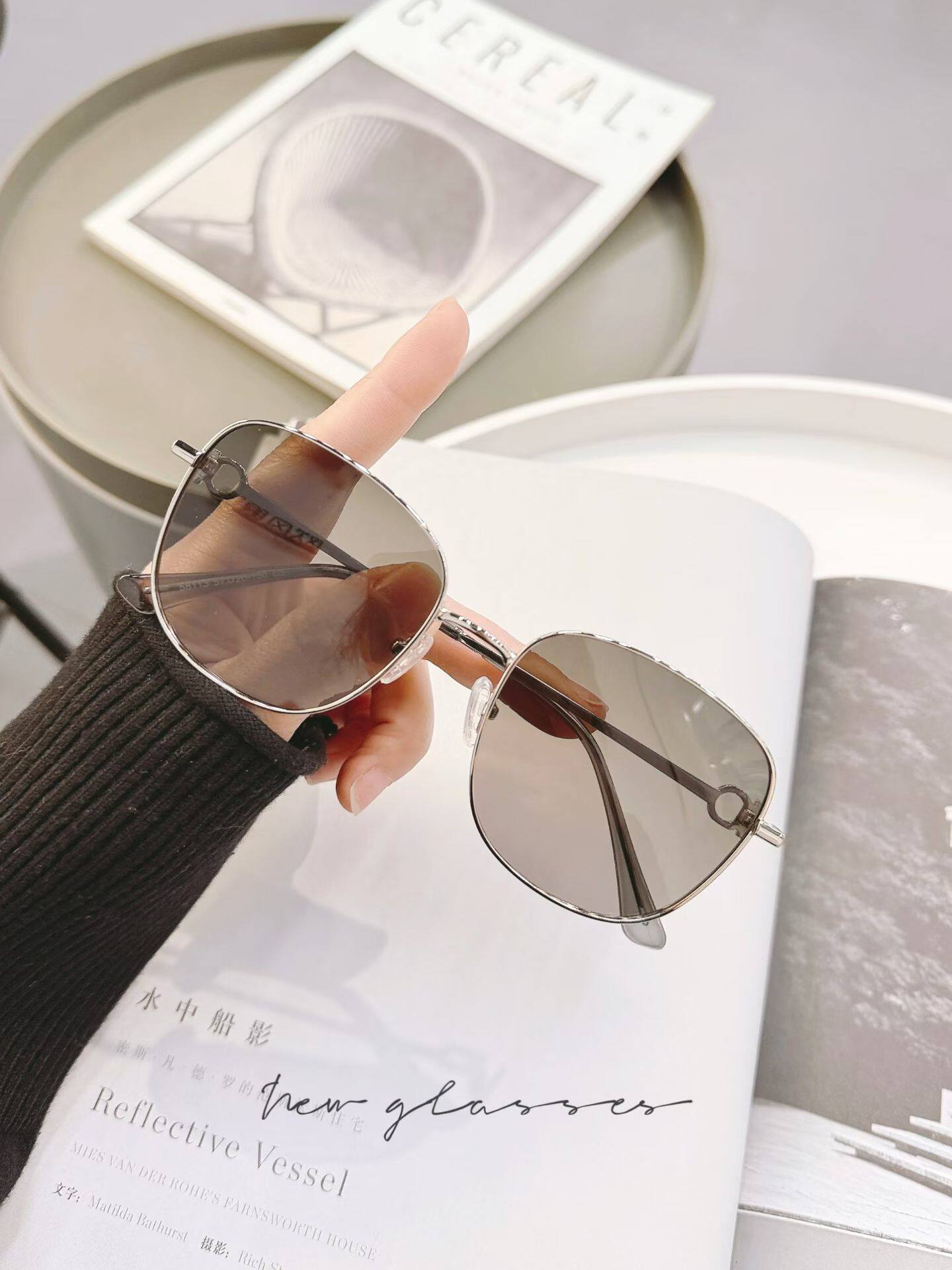 韩系浅色灰偏光太阳镜男女适合方圆脸可配近视有度数开车渐茶墨镜