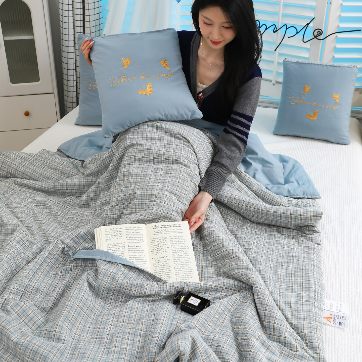 全棉口袋式抱枕被子两用办公室午睡毯蓝色格子纯色多功能折叠靠垫