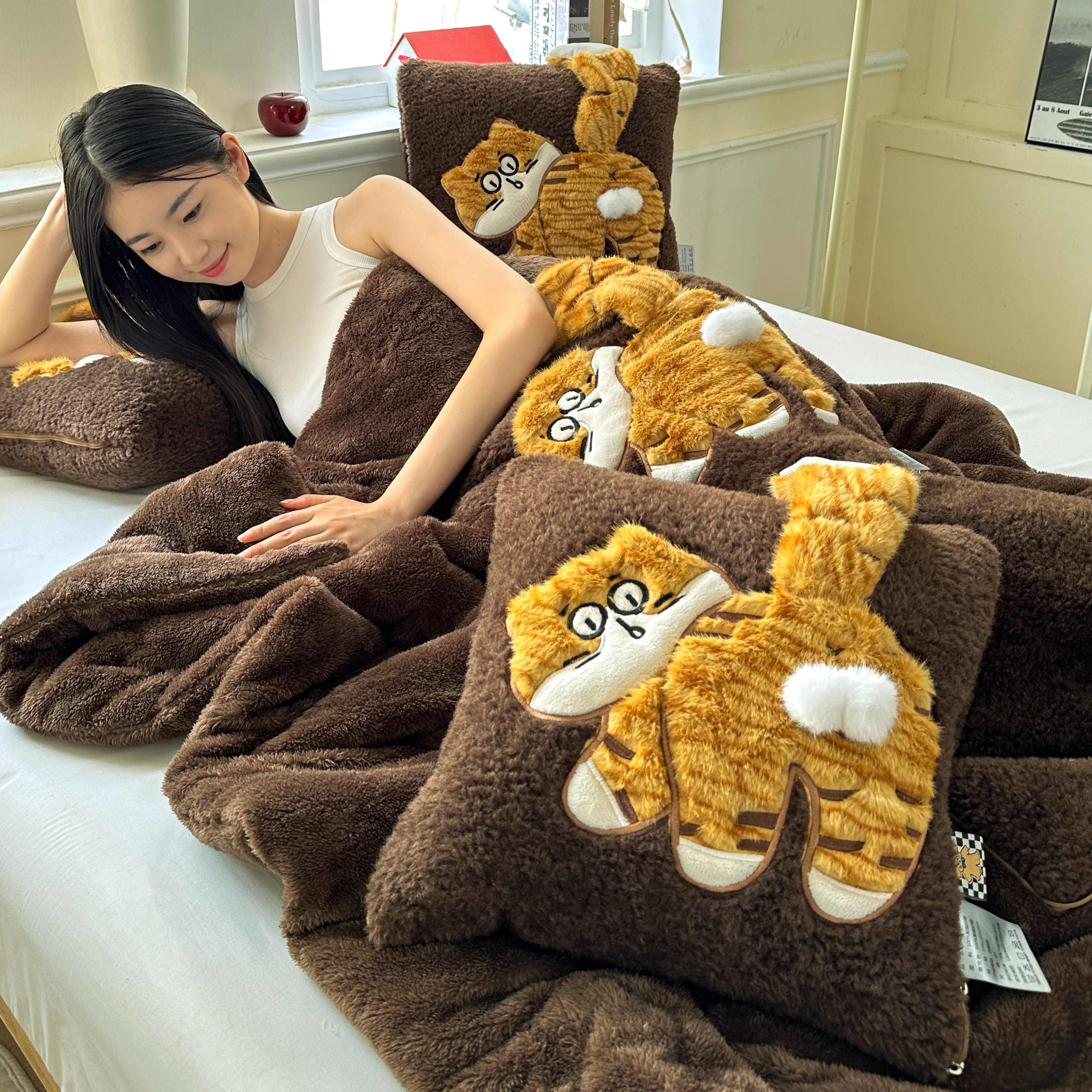 加厚加绒抱枕被子两用二合一车载午睡毯客厅沙发折叠靠枕秋冬盖被