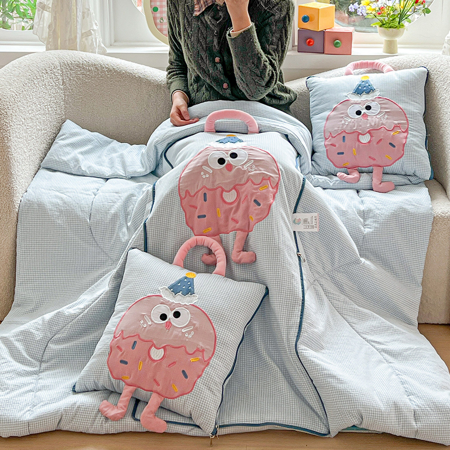 四季卡通款抱枕被子两用办公室午睡毯子枕头被车载沙发靠垫二合一