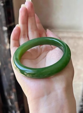 爆款碧绿色菠菜绿冰底扁条显白手镯轻奢女款镯子百搭时尚