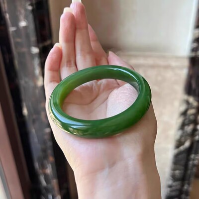 爆款碧绿色菠菜绿冰底扁条显白手镯轻奢女款镯子百搭时尚