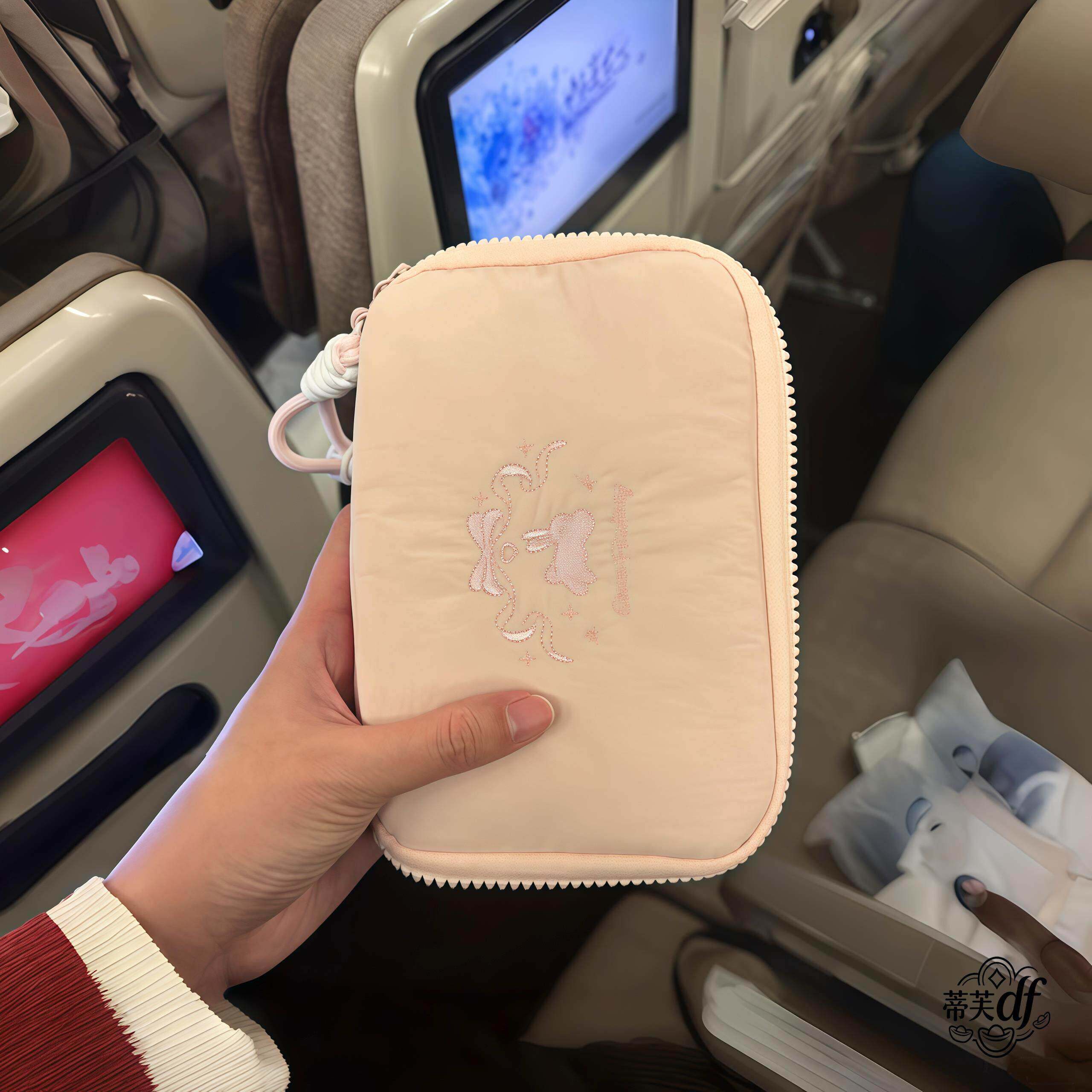 可爱芭蕾兔收纳包女心文具小卡护照包高颜值外出收纳整理零钱包