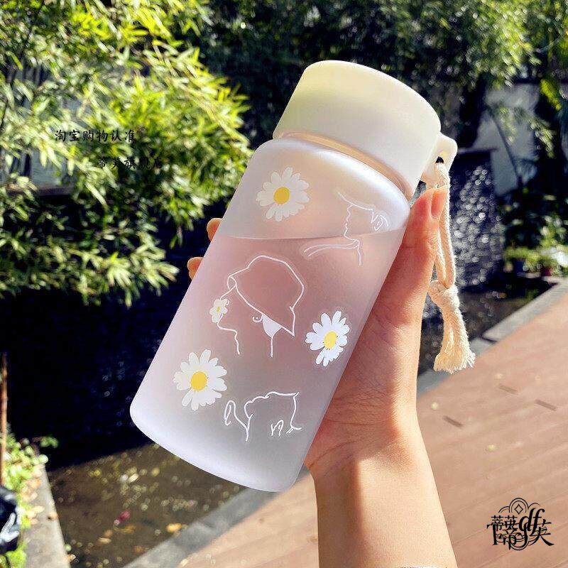 女生高颜值夏日水杯小雏菊塑料女夏季ins风简约日系可携式随行杯图片