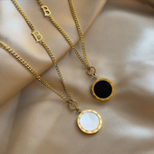 圆牌吊坠秋冬时尚 复古大牌高级感毛衣链2021年新款 潮长款 嘻哈饰品