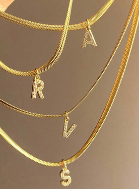 不掉色】首字母轻奢小众设计钛钢项链女新款潮高级感锁骨链26字母