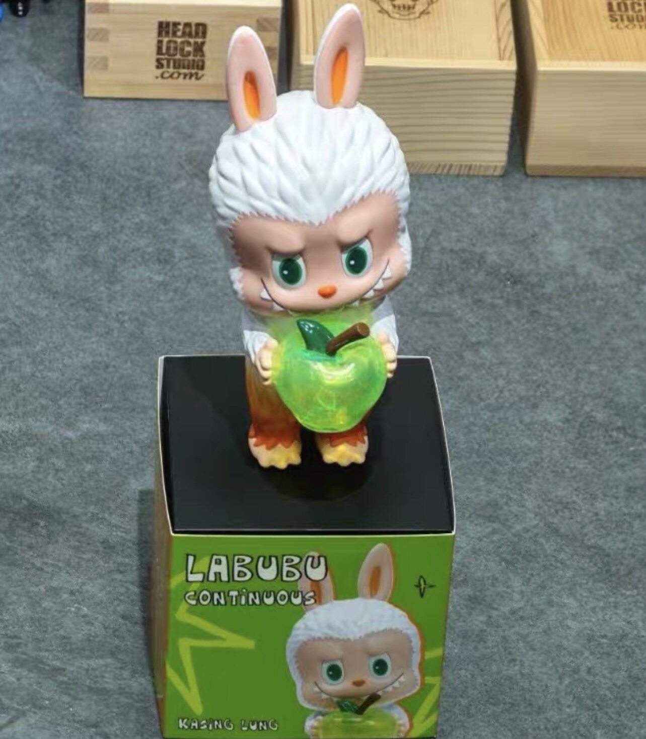 香港限定全新正品 LABUBU +Continuous 香港限定抱绿色苹果