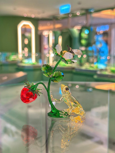 新品 施华洛世奇水晶 Idyllia青蛙、蜜蜂與草莓 家居摆件5667599