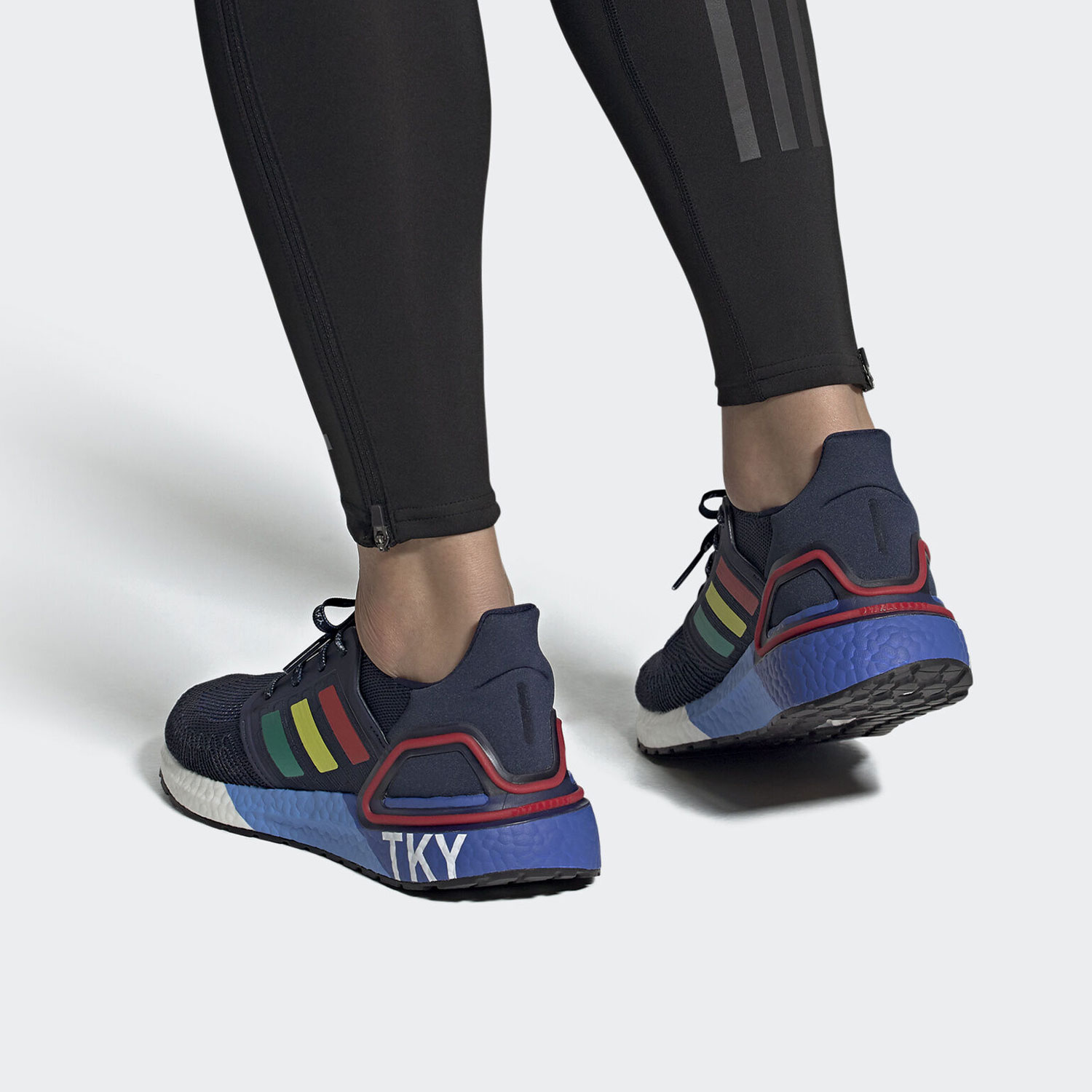 Adidas/阿迪达斯男女运动跑步鞋