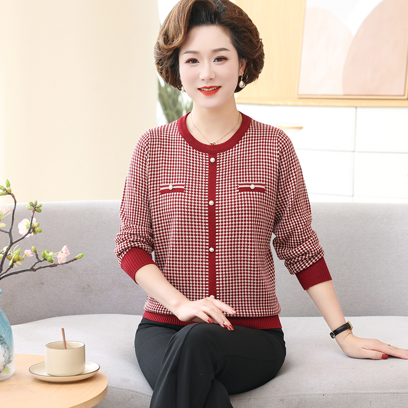 中年妈妈装洋气针织衫上衣2022春装新款中老年女装薄毛衣打底小衫