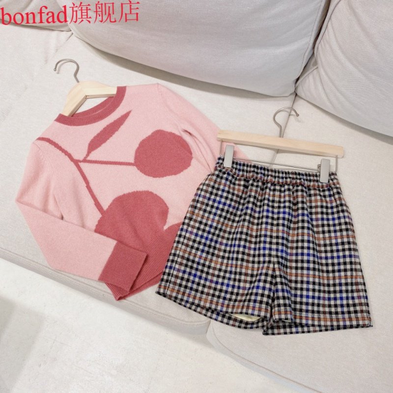 邦凡2020秋冬新款女童柔软大樱桃毛衣圆领针织衫+格子短裤两件套