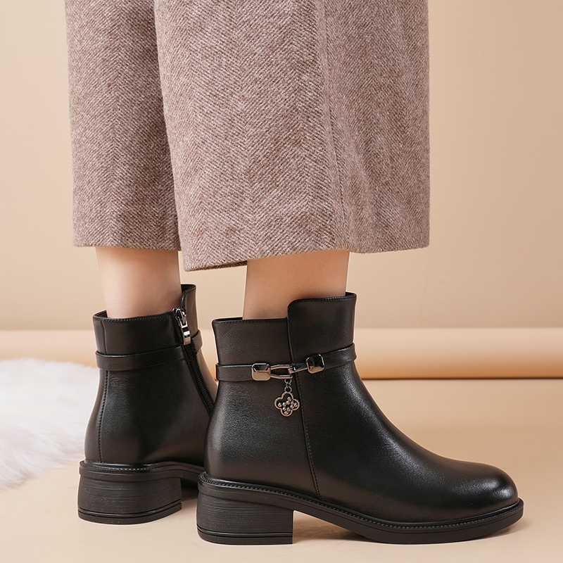头层牛皮加绒短靴大码女靴