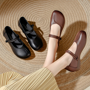 42特大码妈妈皮鞋41防滑软底方口真皮牛筋平底拉带中老年大号女鞋