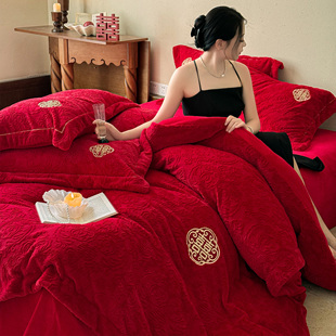 东方婚礼秋冬保暖牛奶绒四件套双喜字刺绣雕花绒红色结婚被套床单