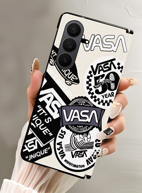 适用于三星ZTriFold手机壳折叠屏皮纹中轴潮牌标签个性时尚日韩风潮男时尚创意w26/zfold5/w24/w23/zfold7