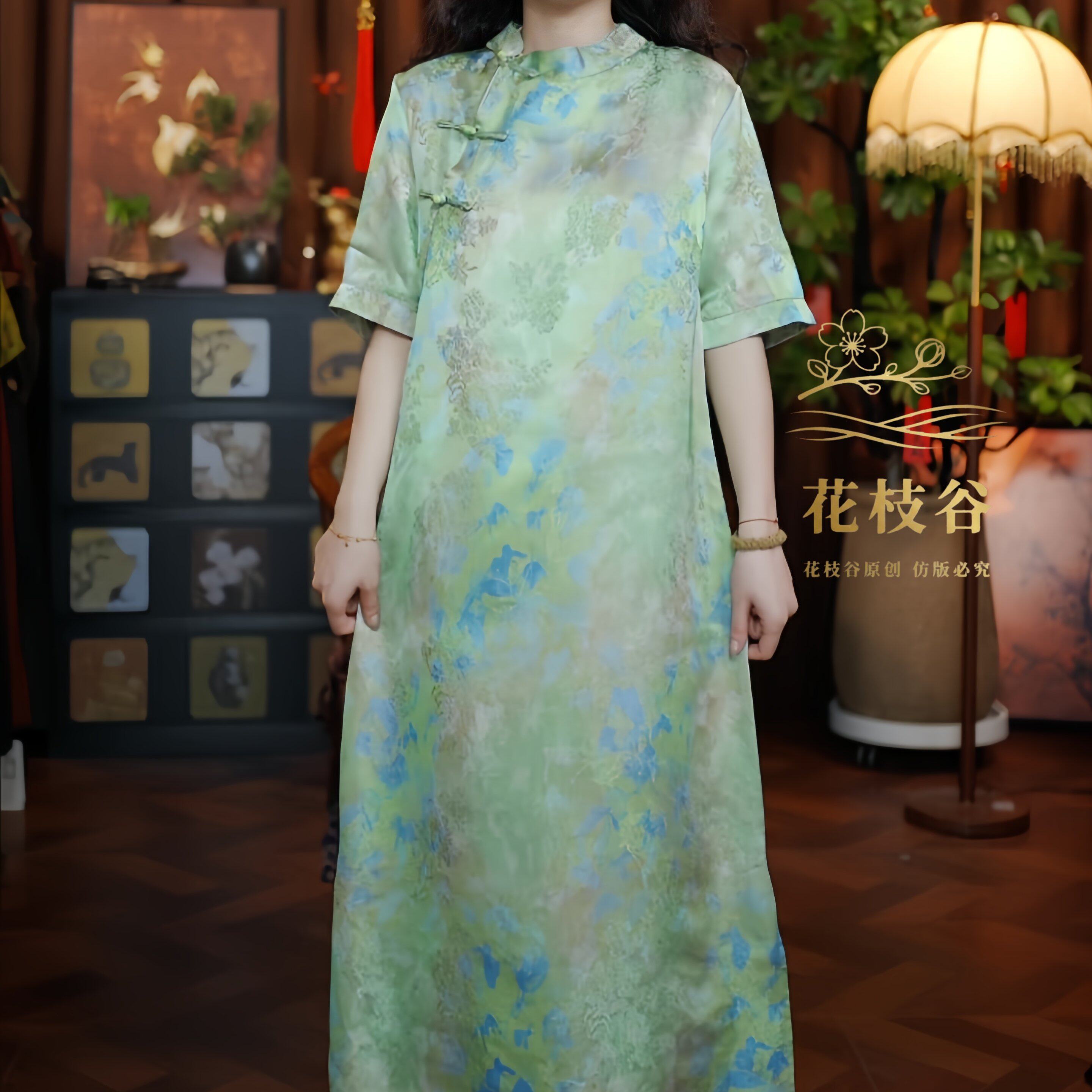 春颐山青（蓝绿色）2026提花老料立领五分袖女装盘扣连衣裙