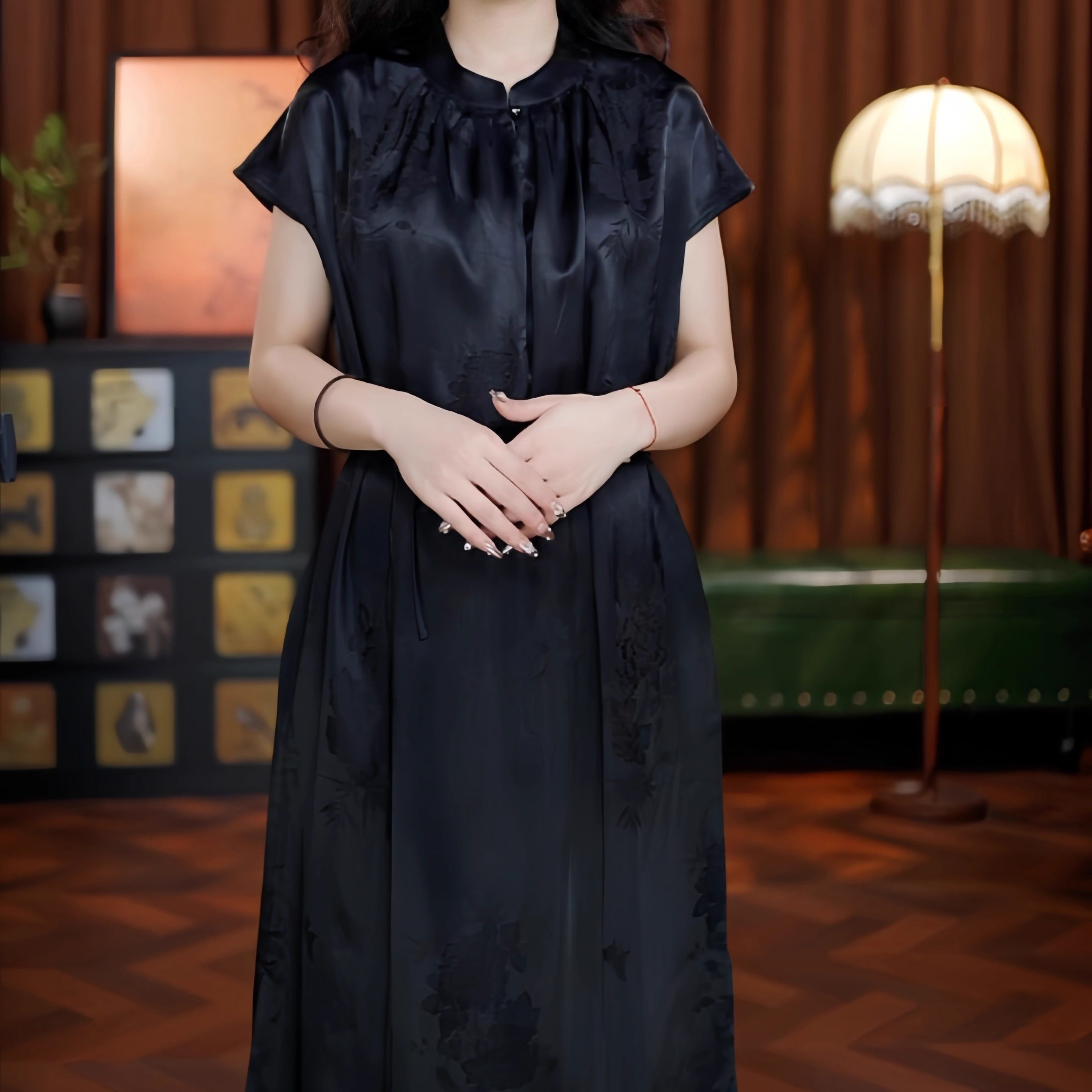 黑曜油皮刻花连衣裙高端复古立领女贵气中长裙新中式